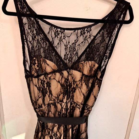 Elegant Black Lace DRESS - Picture 3 of 5